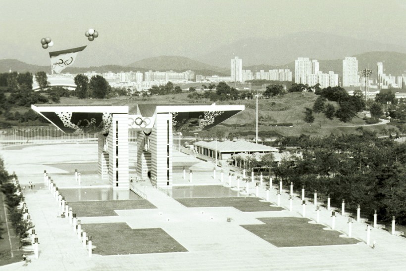 B21552_1988년 올림픽공원 올림픽 기념 조형물_003