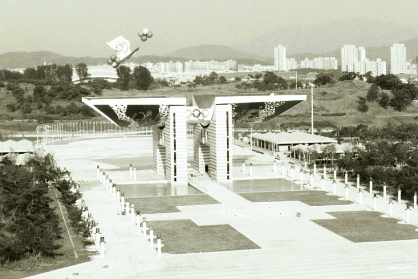 B21552_1988년 올림픽공원 올림픽 기념 조형물_001